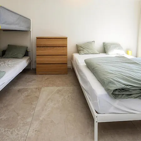 2 Bedroom Lovely In * Ostende
